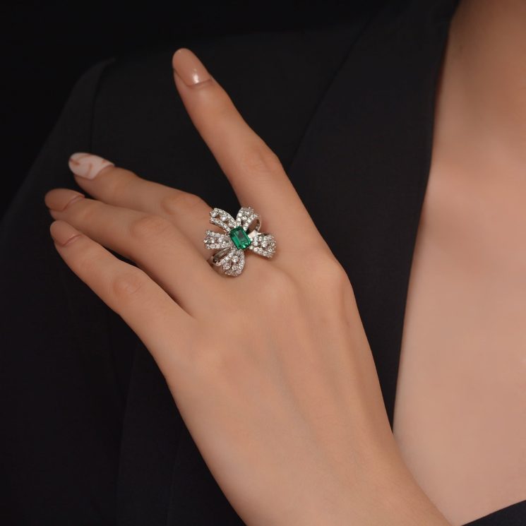 S925 Sterling Silver Emerald Gemstone Ring with Luxury Diamonds - Image 2