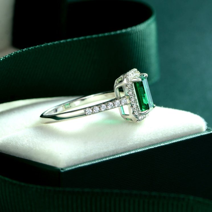 S925 Sterling Silver Women’s Retro Ring with 1.5ct Cultured Emerald - 6x8 All-Match Style - Image 3