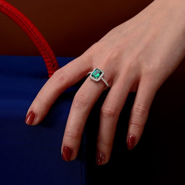 S925 Sterling Silver Women’s Retro Ring with 1.5ct Cultured Emerald - 6x8 All-Match Style - Image 4