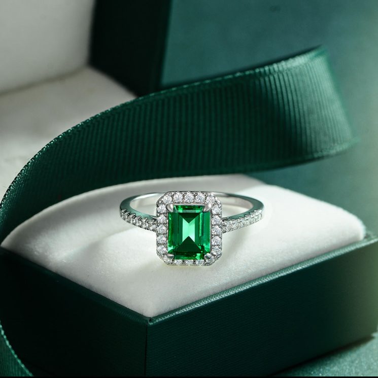 S925 Sterling Silver Women’s Retro Ring with 1.5ct Cultured Emerald - 6x8 All-Match Style - Image 2
