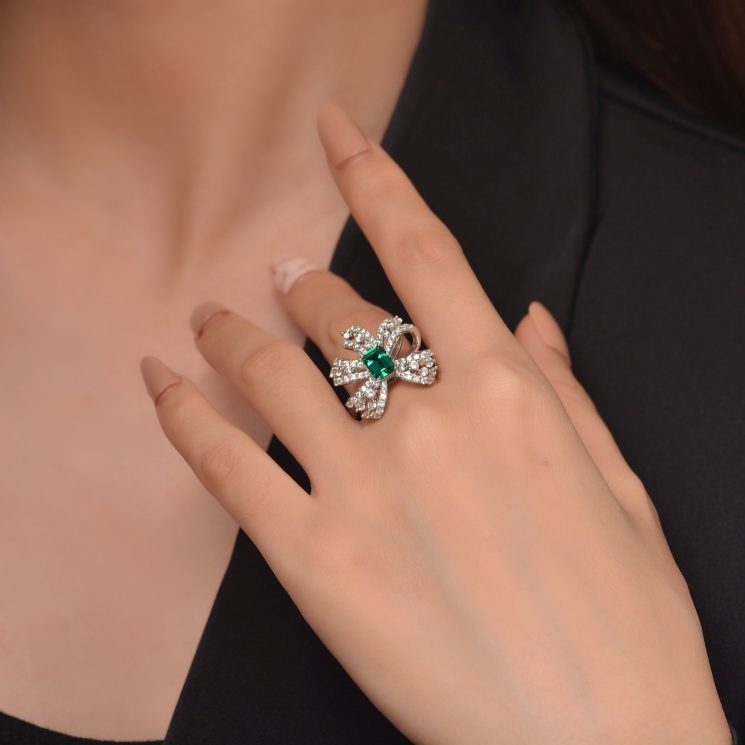 S925 Sterling Silver Emerald Gemstone Ring with Luxury Diamonds - Image 3