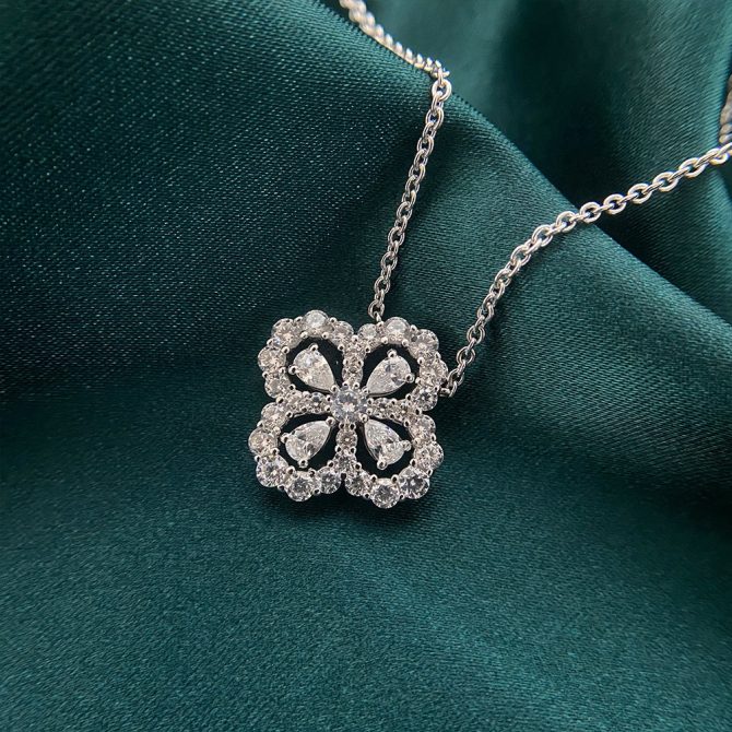 925 Four-leaf Clover Necklace Pendant Full Diamond Clavicle Chain Small Fresh Female Necklace 40+5 - Image 2