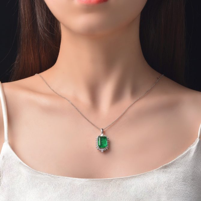 s925 silver 5 carat synthetic emerald pendant light luxury ins necklace 40+5cm - Image 4