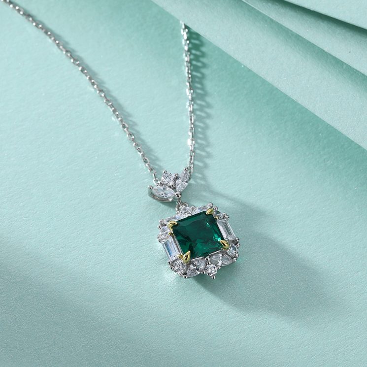 S925 Silver Emerald Zircon Pendant Necklace – Dazzling Green Gemstone Drop Necklace for Elegant Women’s Fashion - Image 4