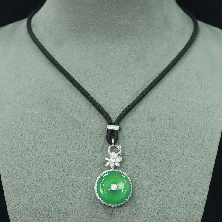 925 Silver Gold-Plated Peace Buckle Chalcedony Necklace with High Carbon Diamond Accents - Image 4