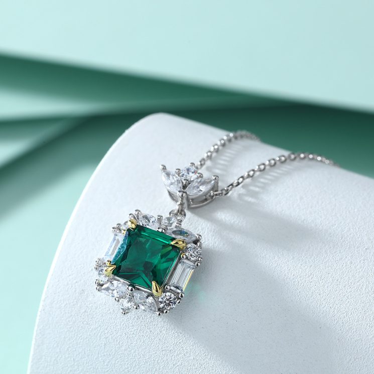 S925 Silver Emerald Zircon Pendant Necklace – Dazzling Green Gemstone Drop Necklace for Elegant Women’s Fashion - Image 2